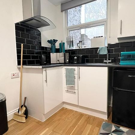 Cosy Private Studio In London Apartment Плъмстед Екстериор снимка