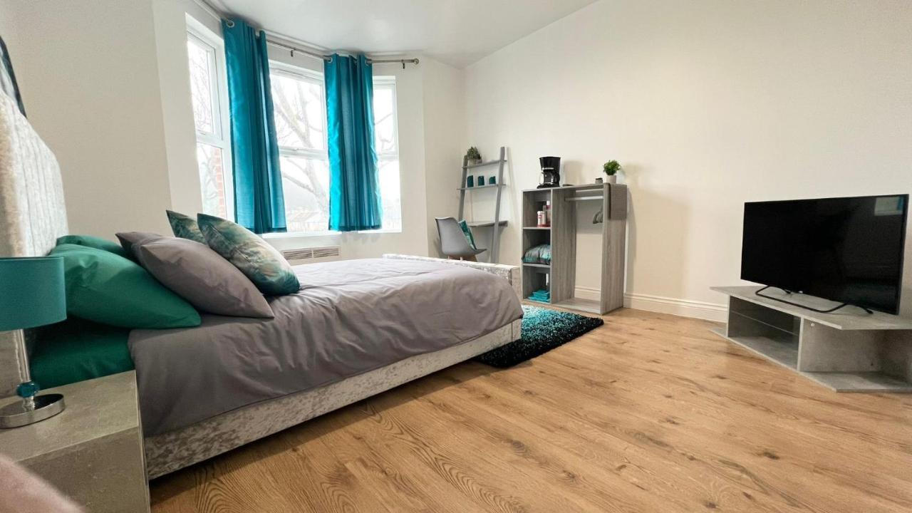 Cosy Private Studio In London Apartment Плъмстед Екстериор снимка