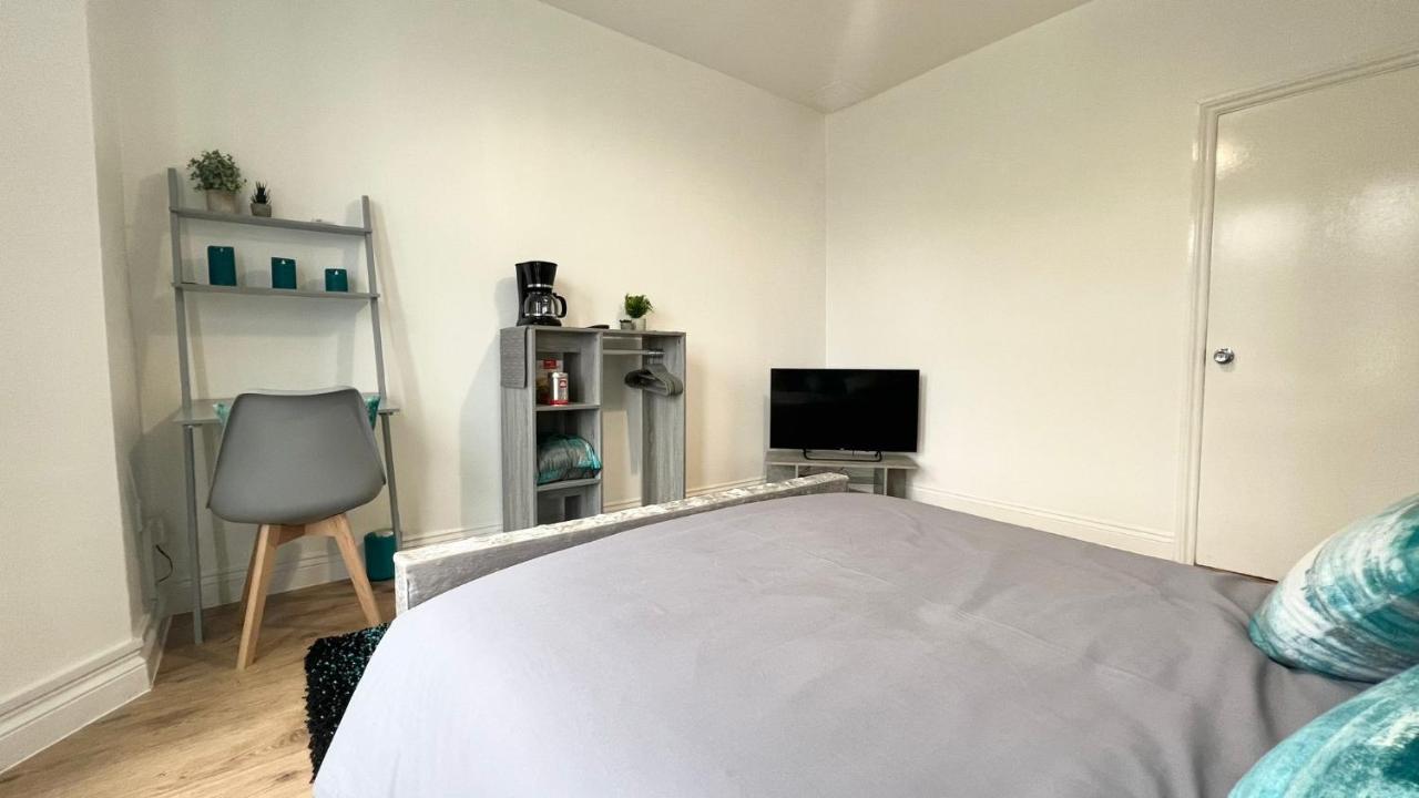 Cosy Private Studio In London Apartment Плъмстед Екстериор снимка